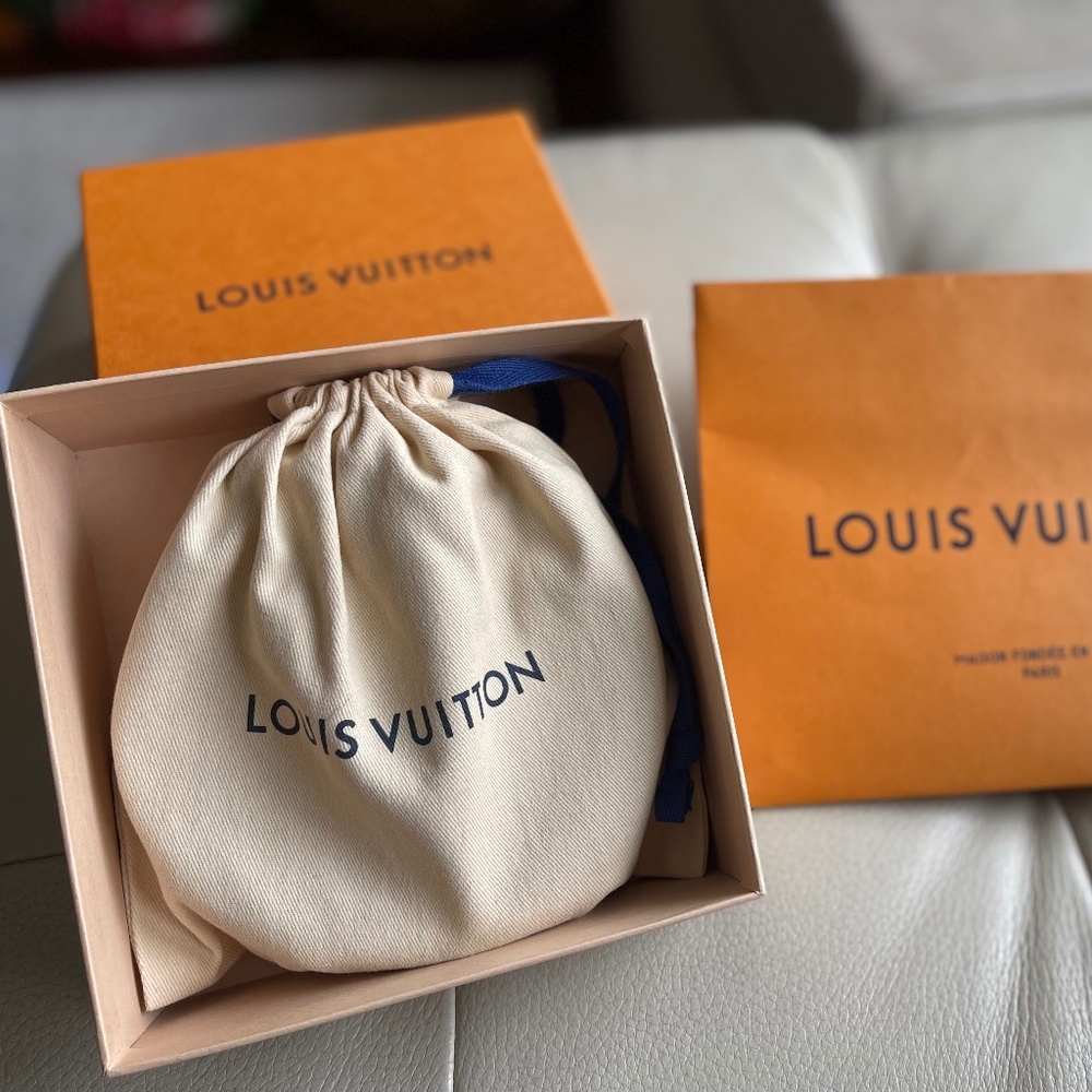 New Buckle: Louis Vuitton Belt - M9807 - 40MM - size: 90cm /36